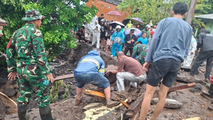 Banjir Bandang Terjang...