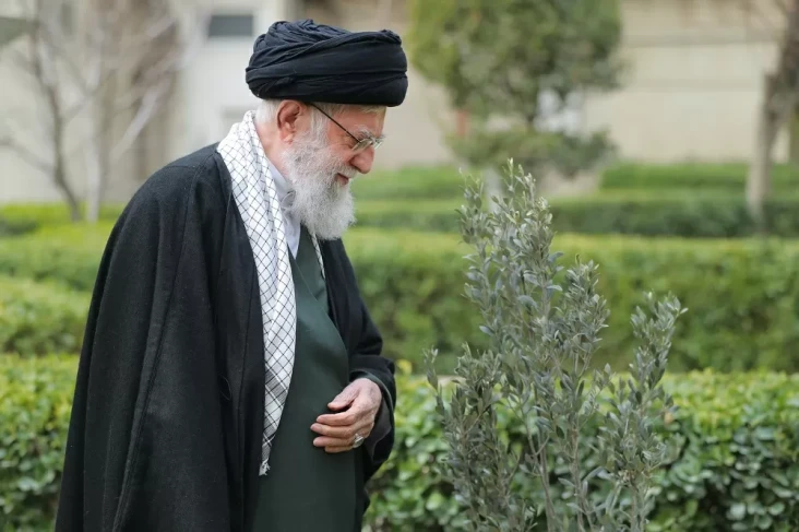 Khamenei Siapkan Rencana...