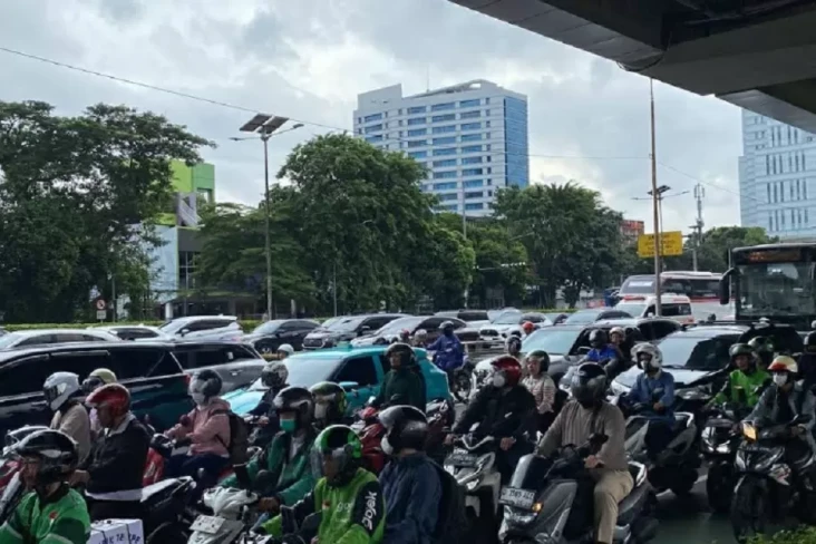 Jalan Gatot Subroto...