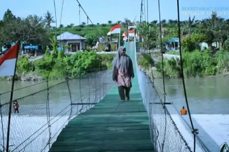 Istana: Pembangunan...