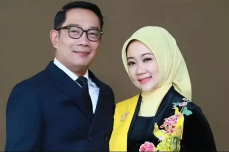 Resmi Bercerai dengan...