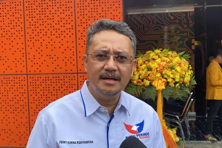 Hadiri HUT ke-19 Partai...