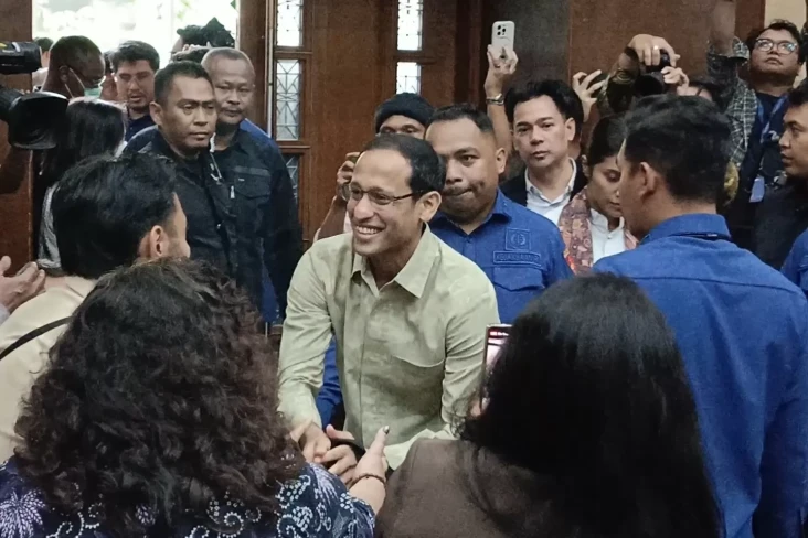 Senyum Nadiem Salami...