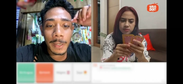 Aksi Azia Jadi Peramal...