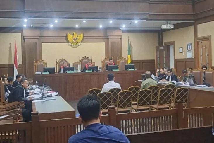 Sidang Tian Bahtiar,...