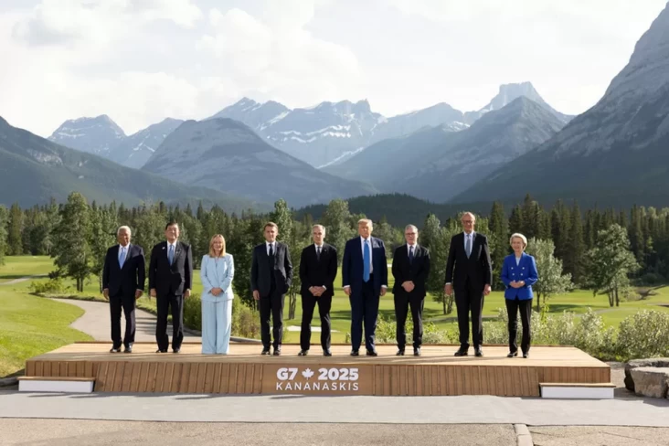 Pilih Gandeng BRICS,...