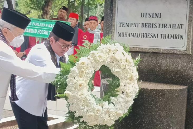 Di Depan Pusara Pahlawan...