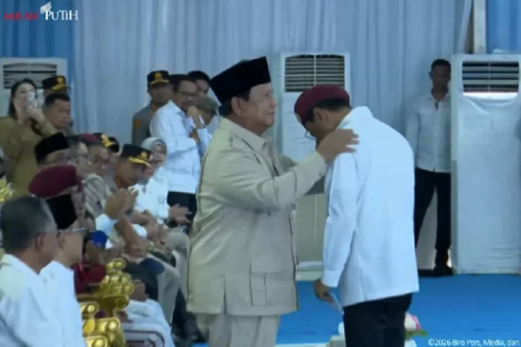 Gus Ipul Menangis di...