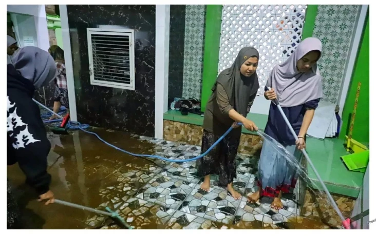 Banjir Melanda Kudus:...