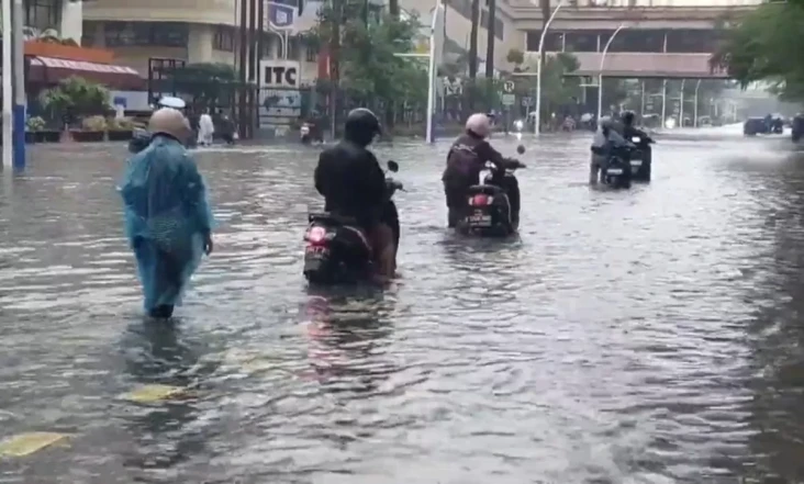 Jalan Mangga Dua Raya...