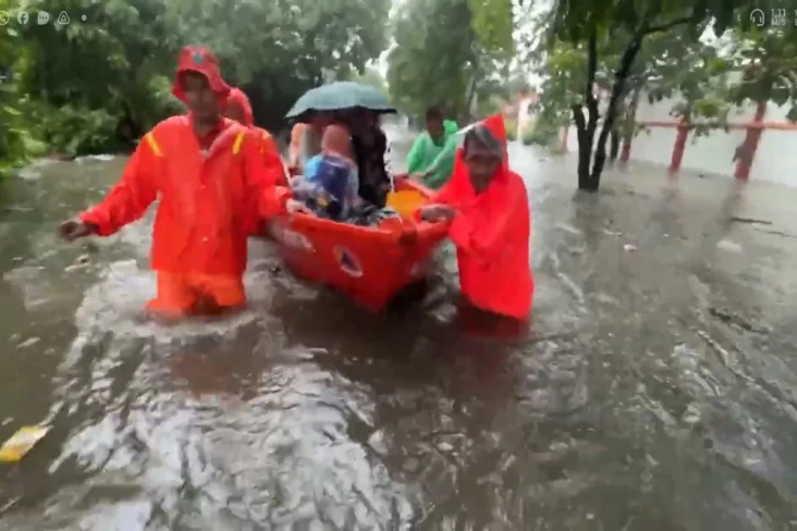 Banjir 70 Cm Terjang...