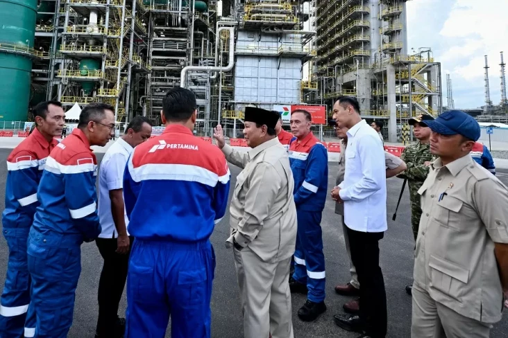 Dampingi Presiden Resmikan...