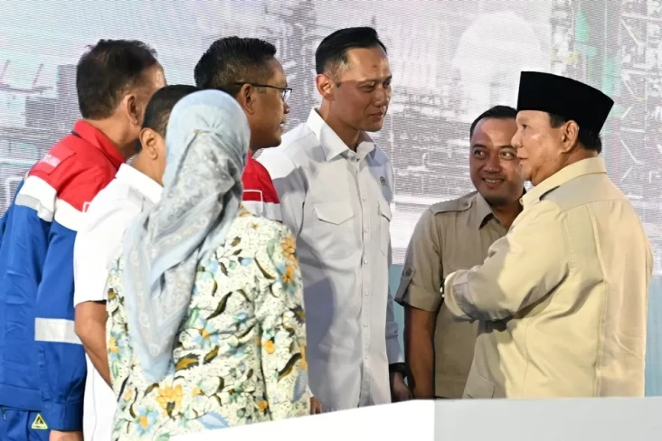 Dampingi Presiden ke...