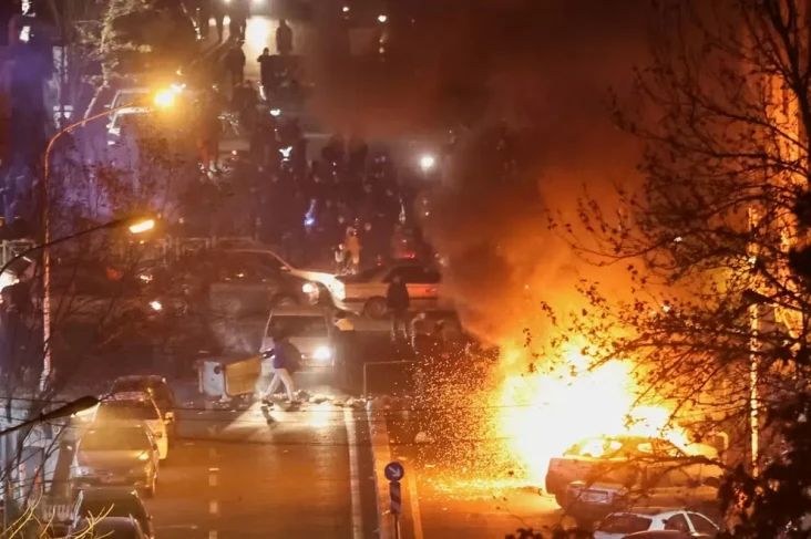 2.003 Demonstran Iran...