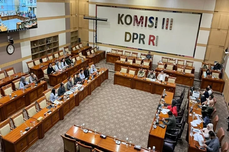 Komisi III DPR Mulai...