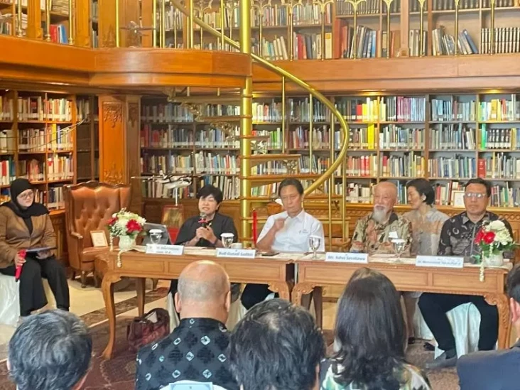 Menjawab Tantangan Menuju...