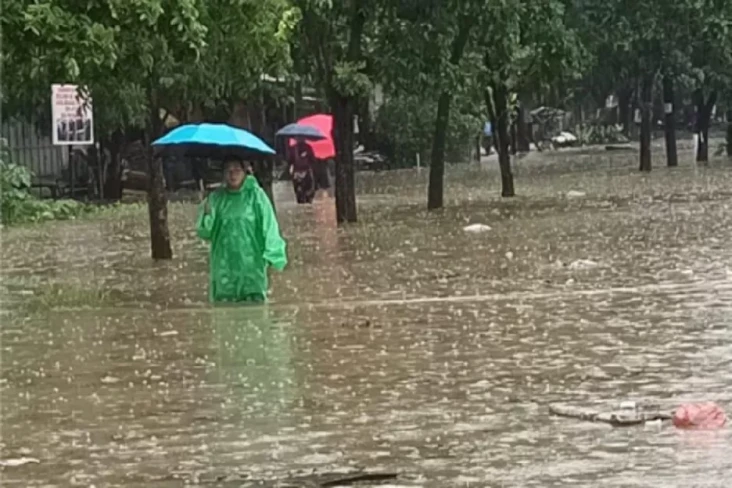 Banjir Kepung Kabupaten...