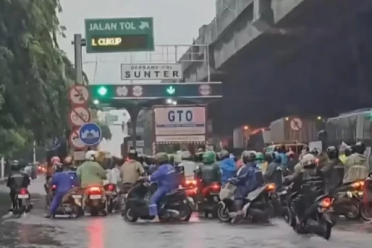 Imbas Banjir di Jalan...