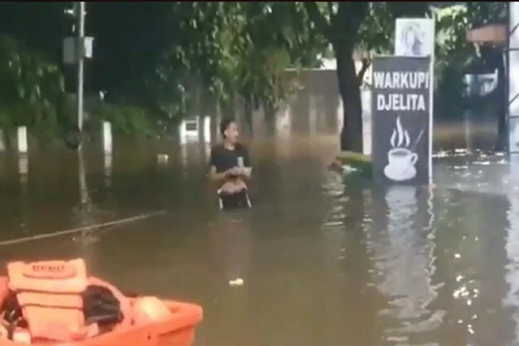Banjir Kepung 16 Kecamatan...