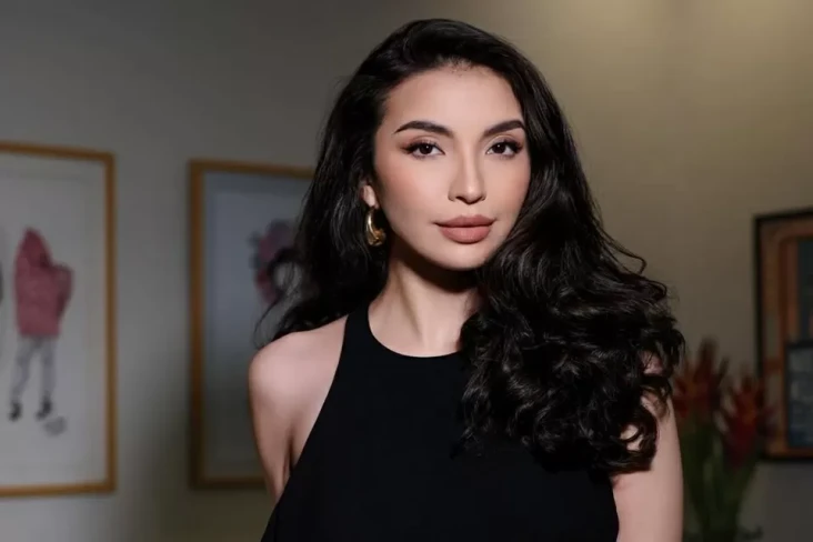Profil Manohara, Artis...