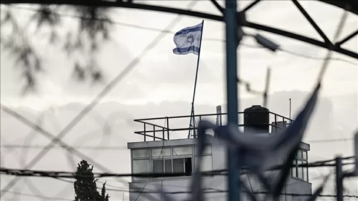 Israel Hancurkan Gedung...