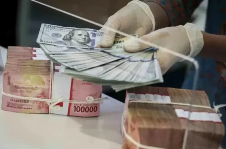 Rupiah KO Lawan Dolar...