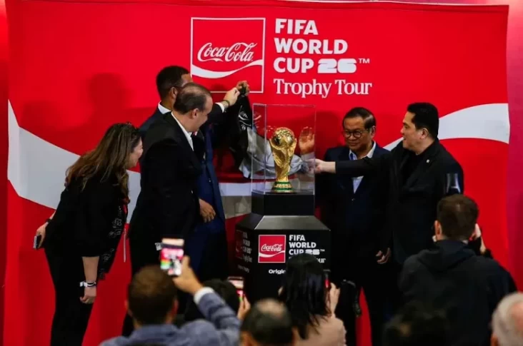 Trofi Piala Dunia Mampir...