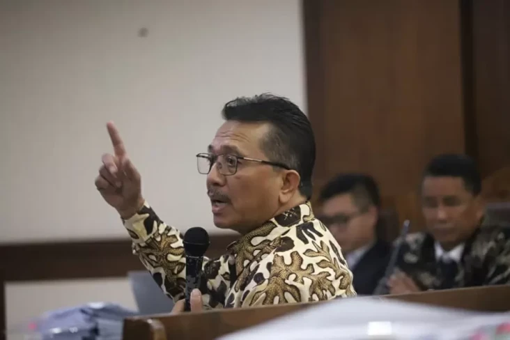 Hadir di Sidang, Pembuat...