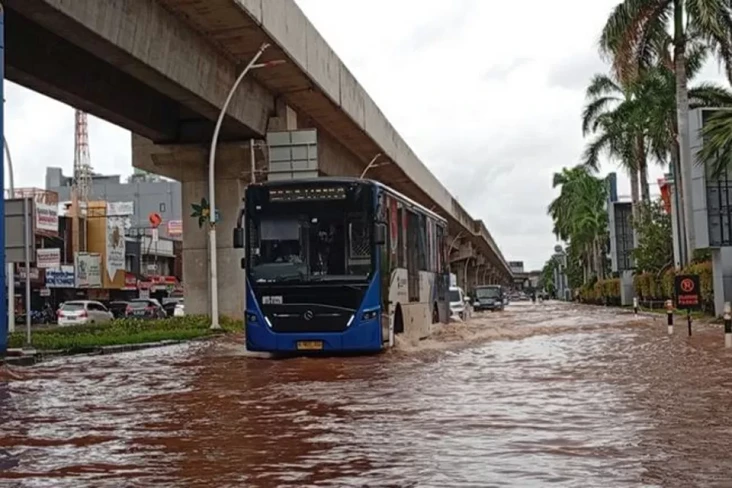 Hujan Deras Akibatkan...