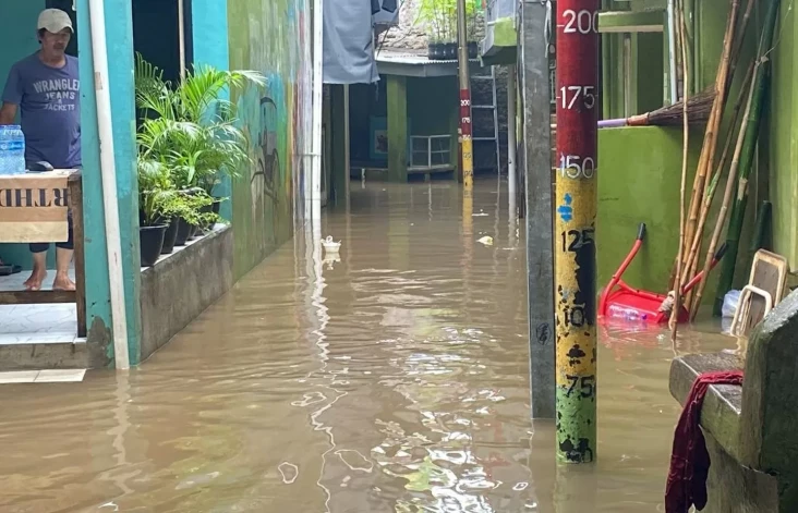 Banjir Rendam Kebon...