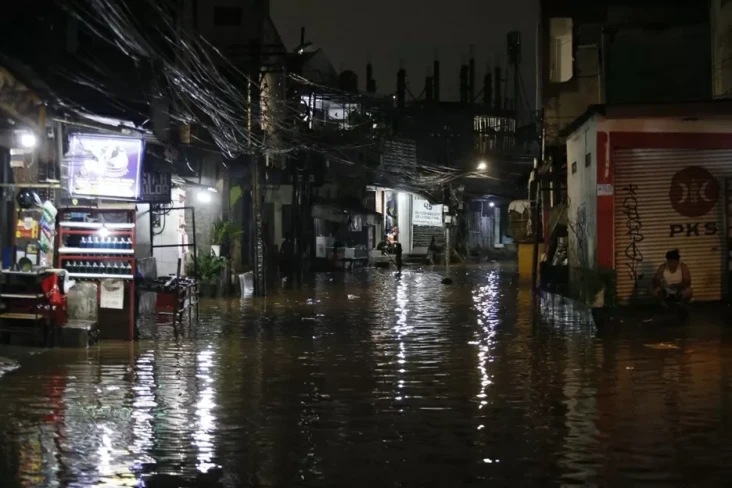 Jakarta Diguyur Hujan...