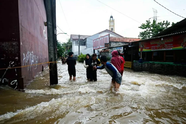 Update Banjir Jakarta,...