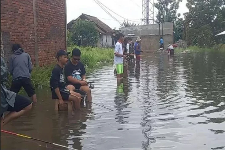 Banjir 1 Meter Rendam...