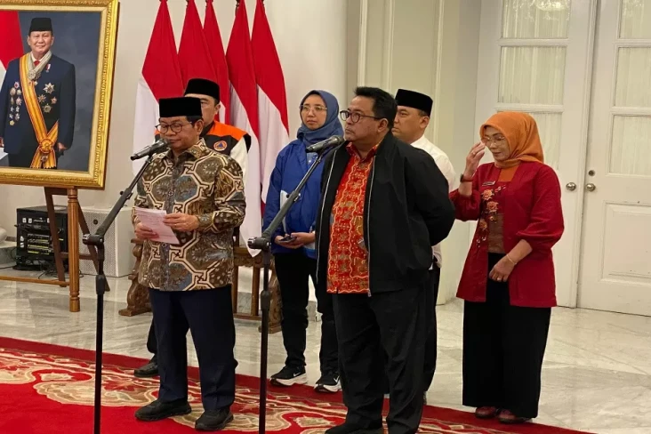 Presiden Akan Bentuk...