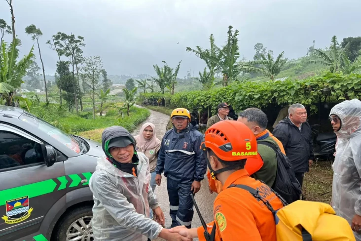 Longsor di Cisarua Bandung...