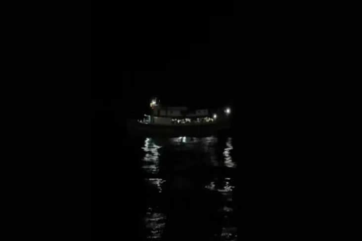 Kapal Feri Membawa 359...