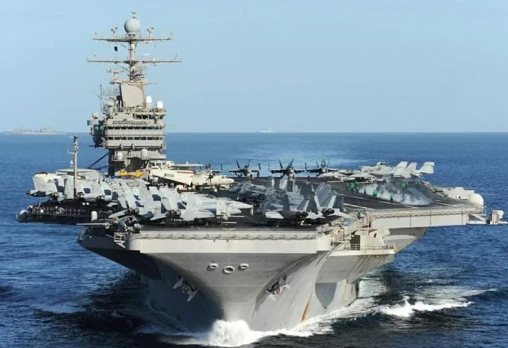 Kapal Induk USS Abraham...