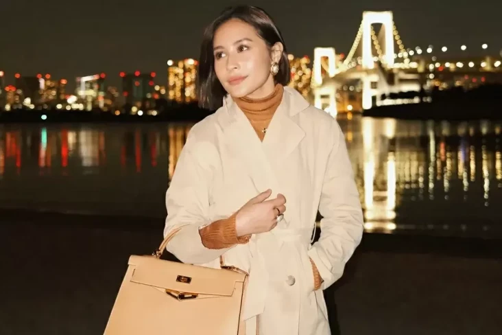 Prilly Latuconsina Pamer...
