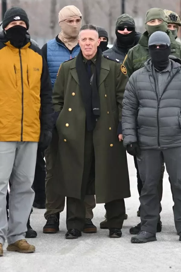 Trump Tarik Komandan...