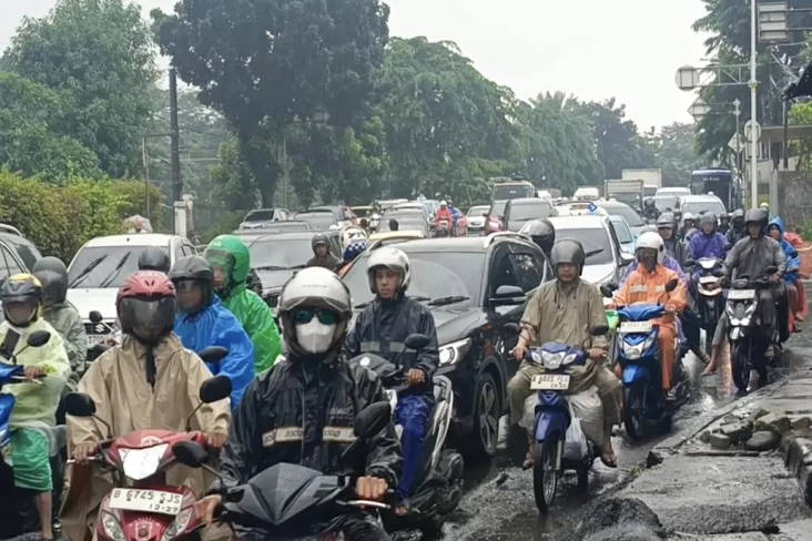 Horor Macet di Jalan...