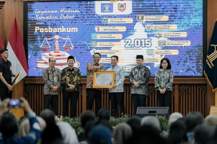 Menkum: Posbankum Berhasil...