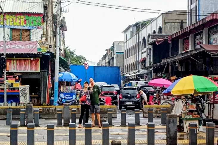 Mengintip Suasana Kota...