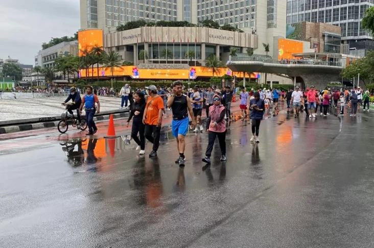 Menikmati Car Free Day...