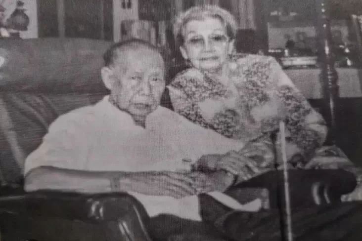 Meriyati Roeslani Istri...