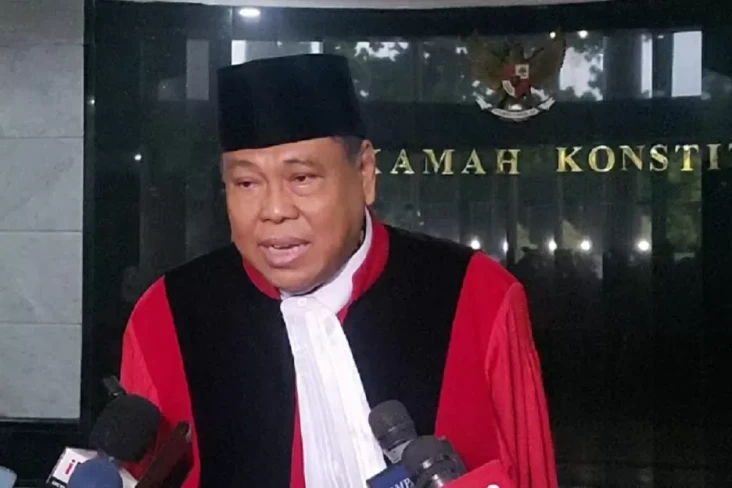 Arief Hidayat: Putusan...