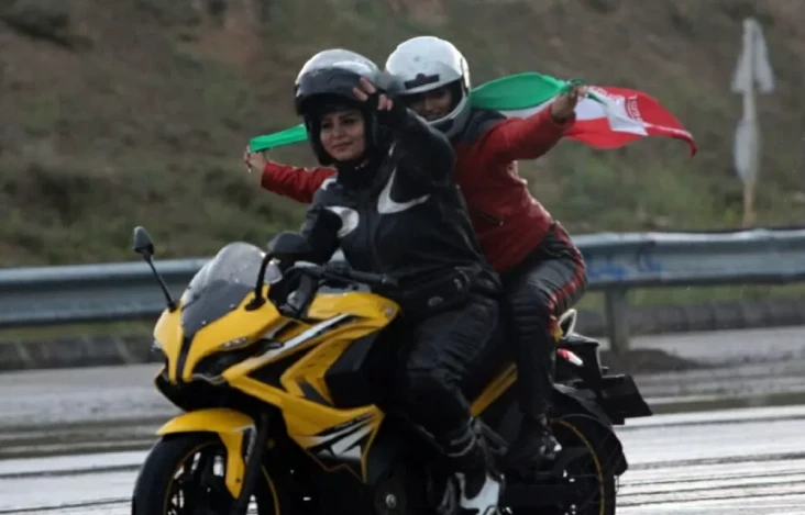 Iran Resmi Izinkan Perempuan...