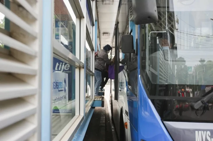 Waktu Tunggu Bus Transjakarta...