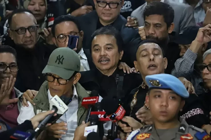 Roy Suryo Cs Minta Salinan...
