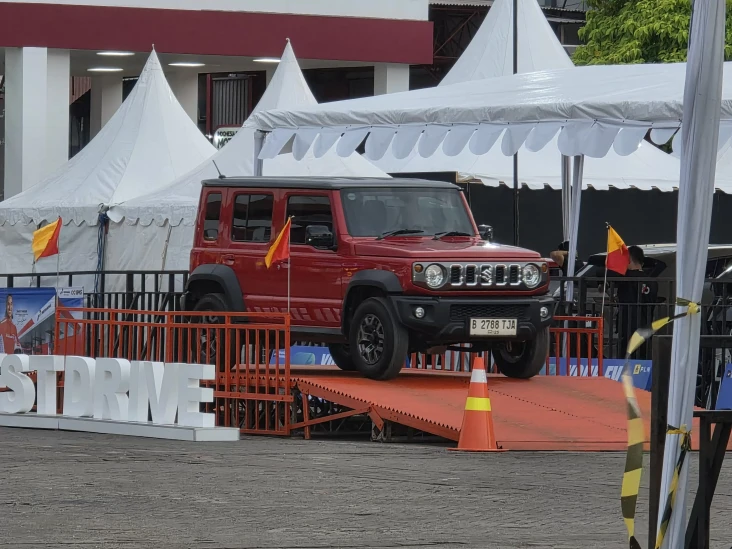 Anomali Jimny 5-Door:...