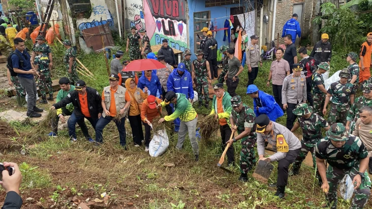 Antisipasi Banjir, Ratusan...